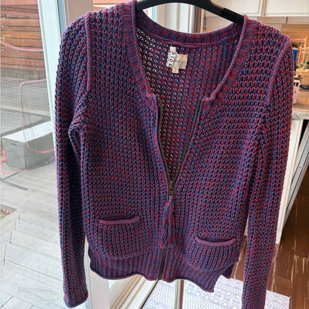 Classic older Wilfred Free piece (Classic Aritzia) sweater size S